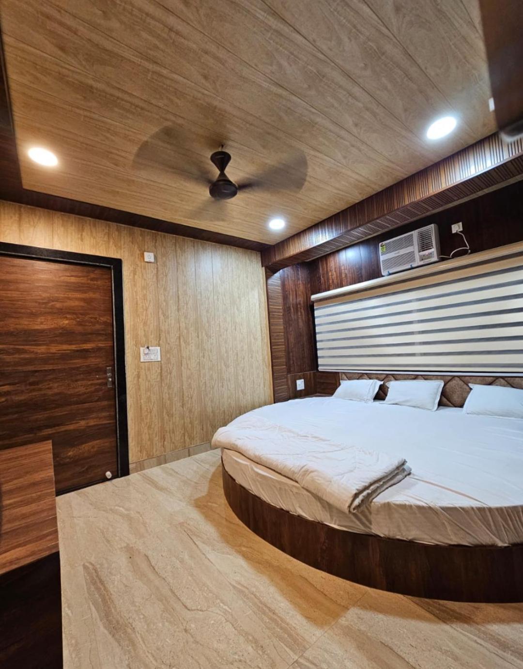 Vrinda Apartment *
